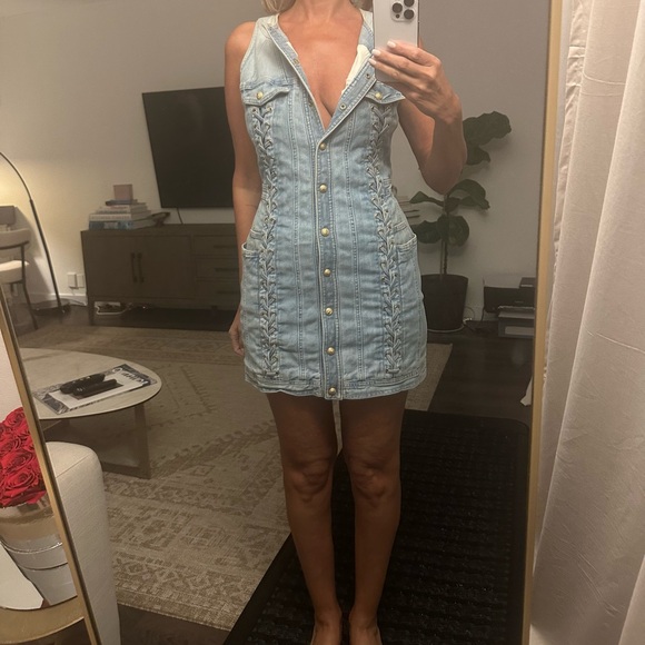 Balmain - Picture 6 of 9